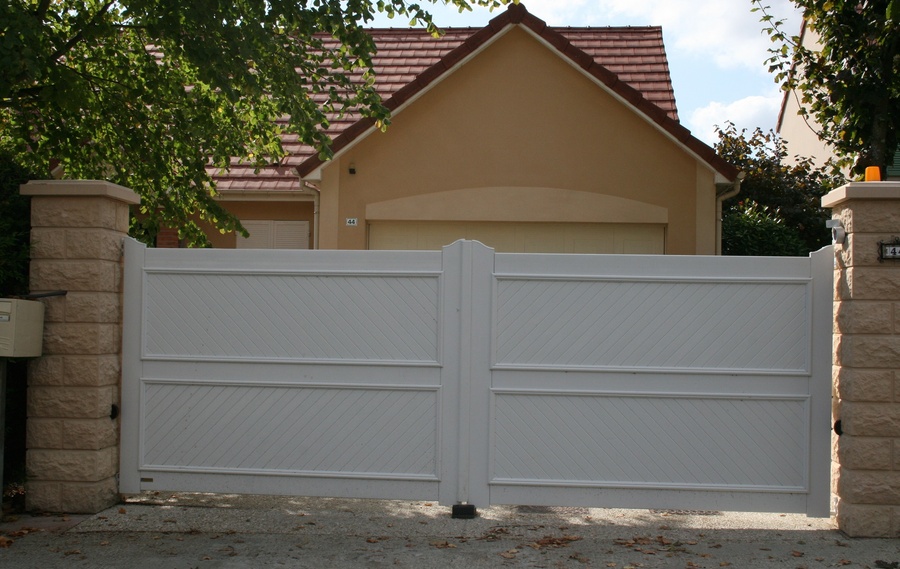 Nos mod&egrave;les de portails PVC &agrave;&nbsp;SIX FOURS