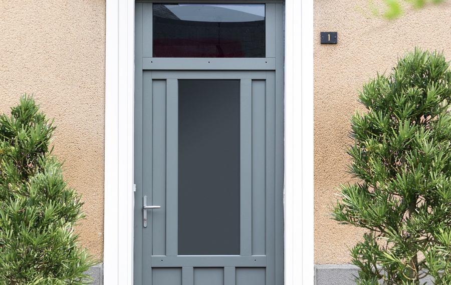 Notre gamme de porte d'entr&eacute;e en BOIS CLASSIQUE et CREATIVE CONTEMPORAINE &agrave; SIX FOURS LES PLAGES